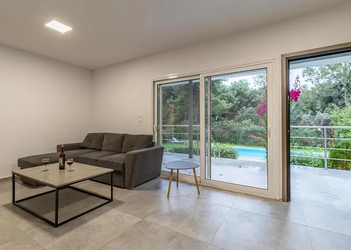 Marvelous, Secluded Villa W/ 3 Bedroom , Pool & Garden, Kavos
