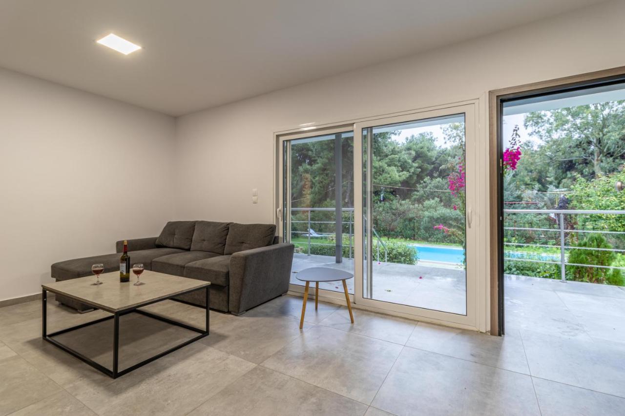 Marvelous, Secluded W/ 3 Bedroom , Pool & Garden, Kavos
