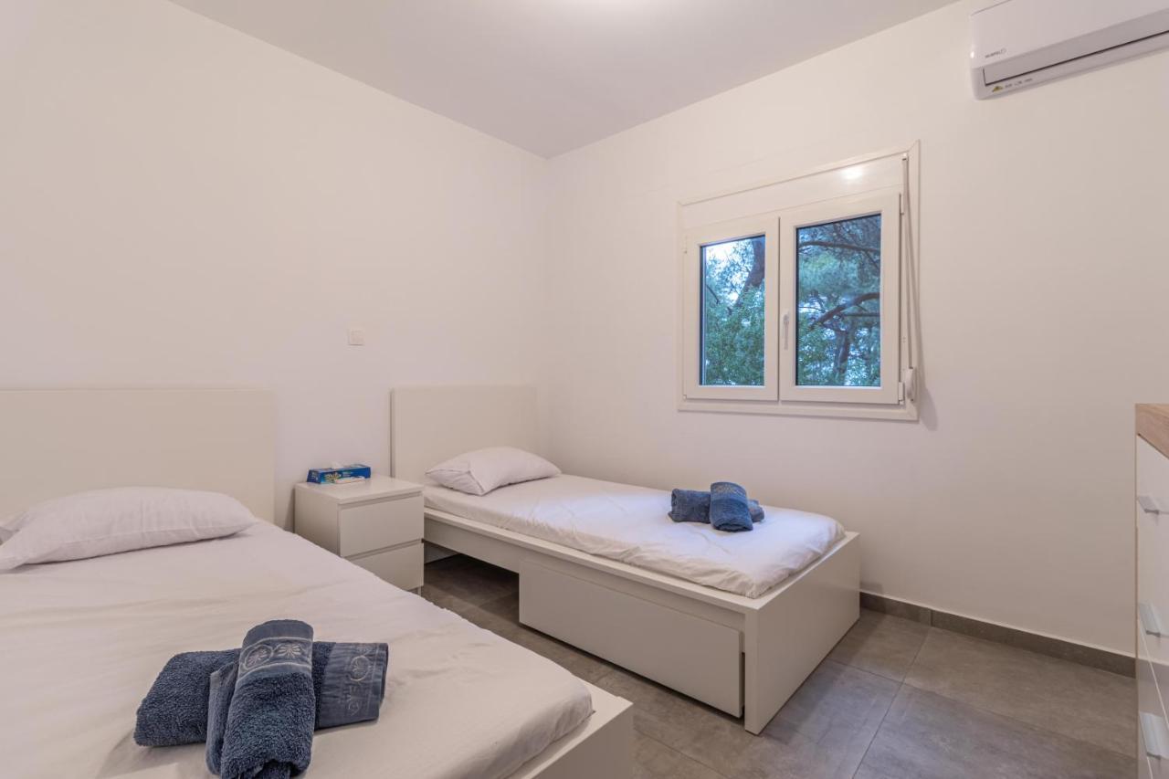Marvelous, Secluded W/ 3 Bedroom , Pool & Garden, Kavos Villa