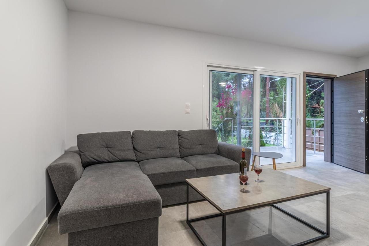 Marvelous, Secluded W/ 3 Bedroom , Pool & Garden, Kavos Villa