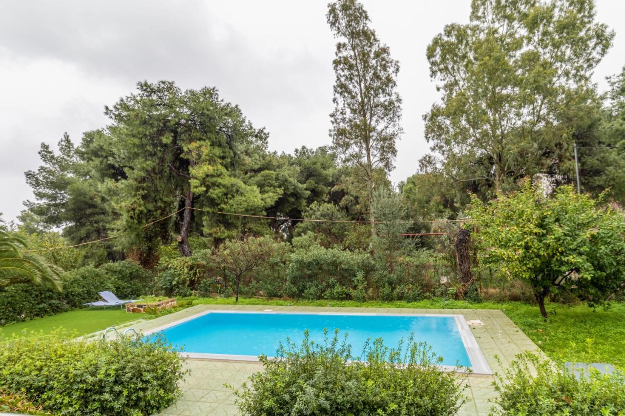 Marvelous, Secluded W/ 3 Bedroom , Pool & Garden, Kavos * Isthmia